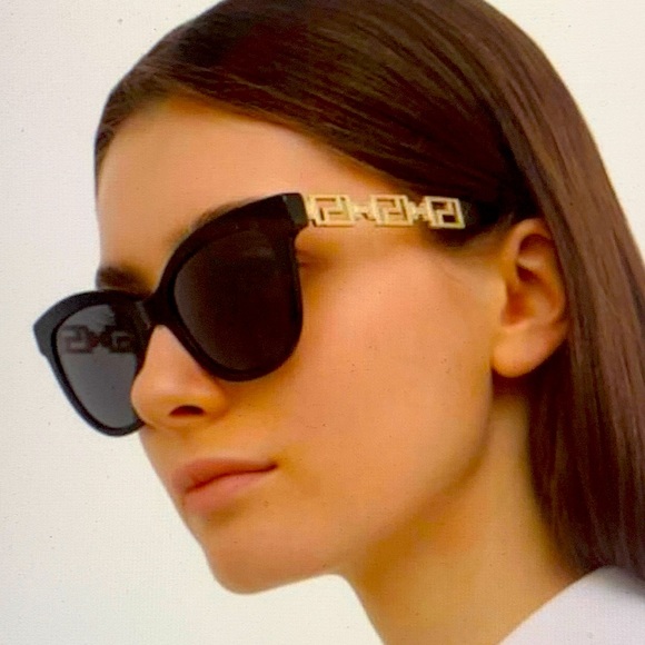 New Women’s Versace Sunglasses - Picture 2 of 7